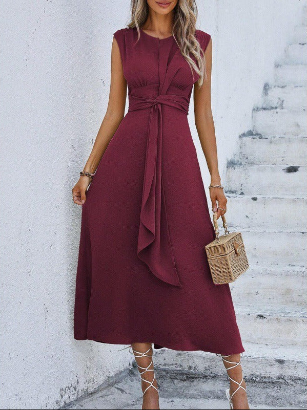 Eva | Elegant sleeveless dress with adjustable belt