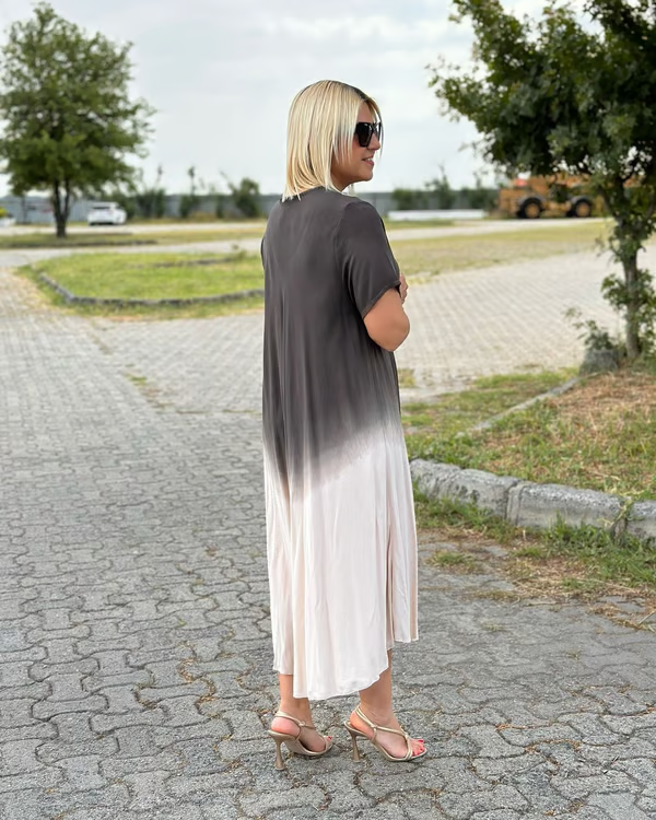Miora – Loose-fitting dress with soft color transitions