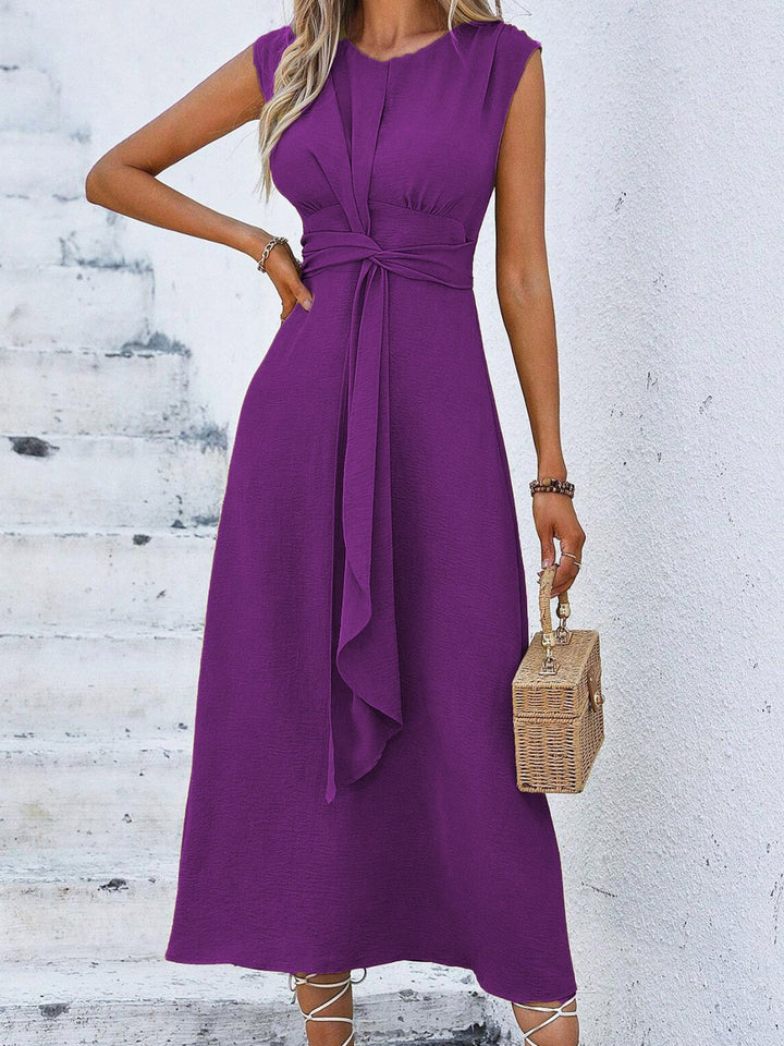 Eva | Elegant sleeveless dress with adjustable belt
