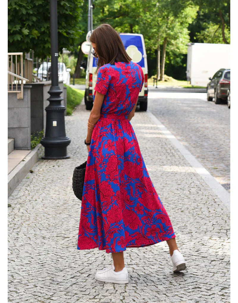 Julia - Elegant Dress with a V-Neck and a Shaping Cut