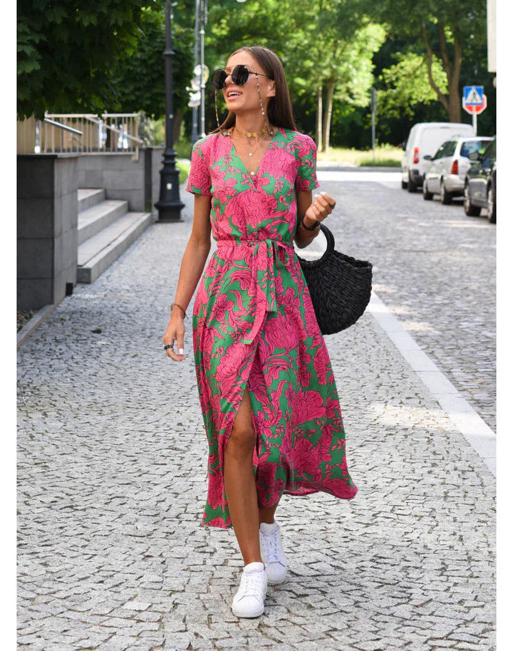 Julia - Elegant Dress with a V-Neck and a Shaping Cut