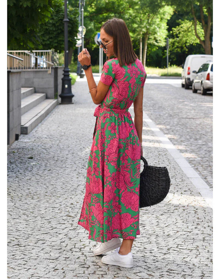 Julia - Elegant Dress with a V-Neck and a Shaping Cut
