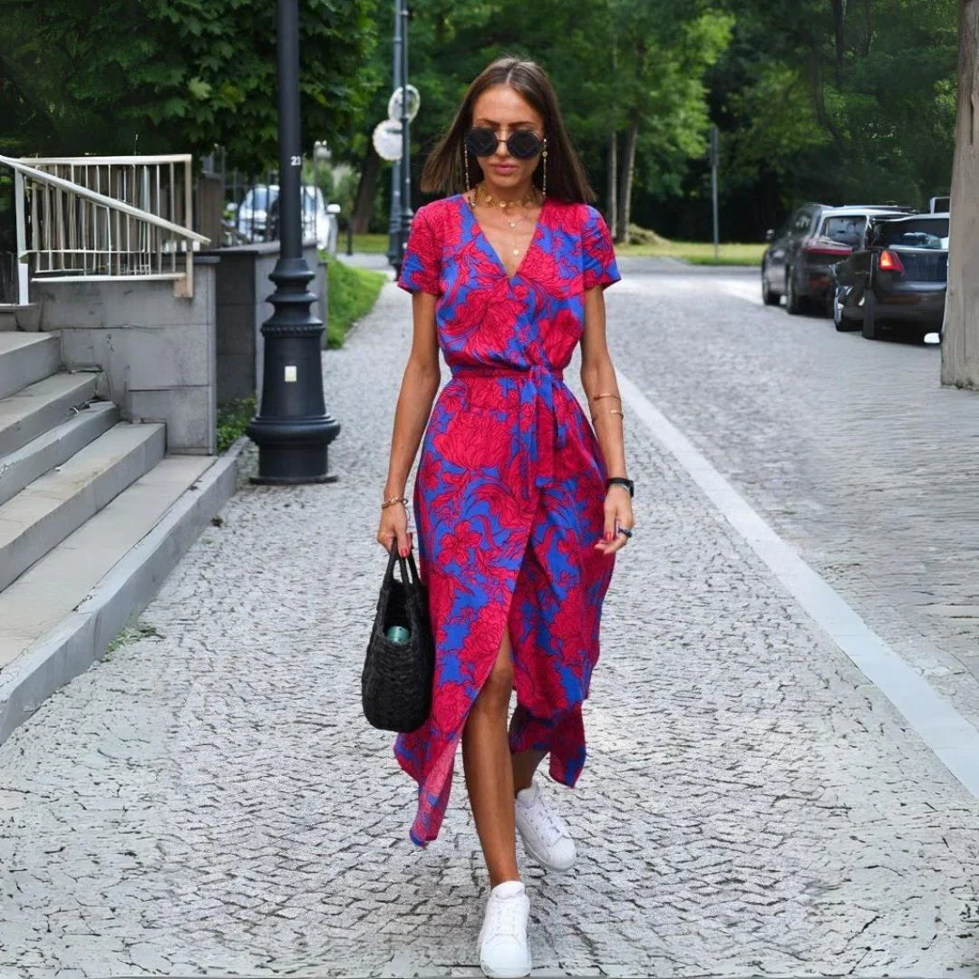 Julia - Elegant Dress with a V-Neck and a Shaping Cut