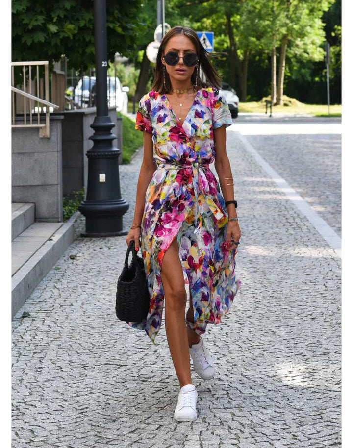 Julia - Elegant Dress with a V-Neck and a Shaping Cut