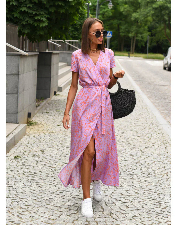 Julia - Elegant Dress with a V-Neck and a Shaping Cut